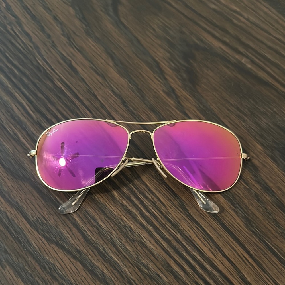 Ray-Ban Aviator Sunglasses with Pink Gradient Lenses